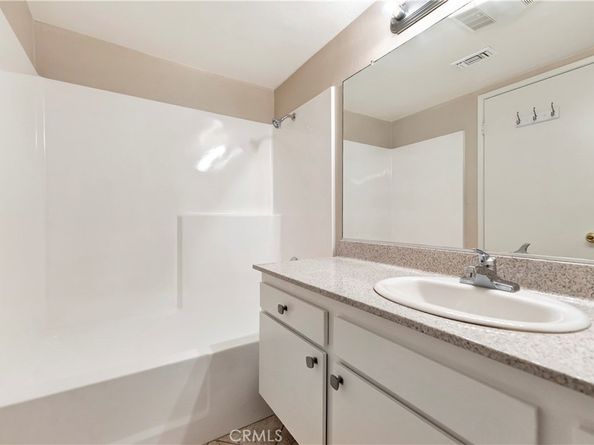 2670 W Segerstrom f, Santa Ana CA 92704