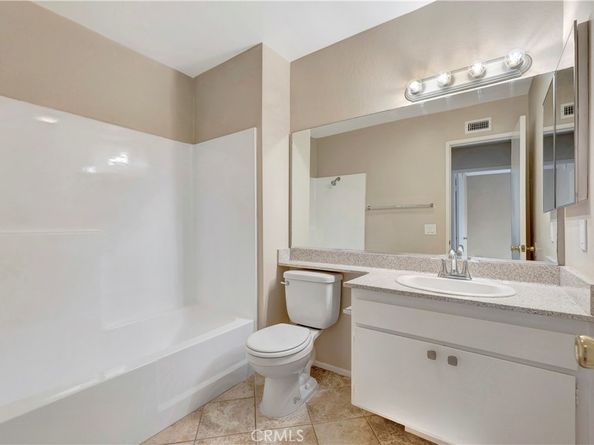 2670 W Segerstrom f, Santa Ana CA 92704