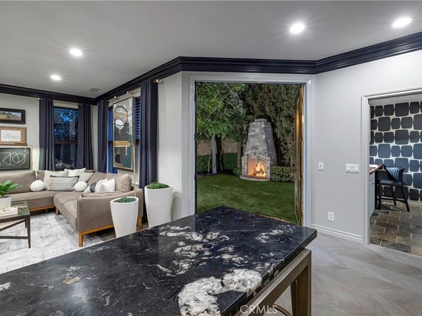 8 Upland, Irvine CA 92602