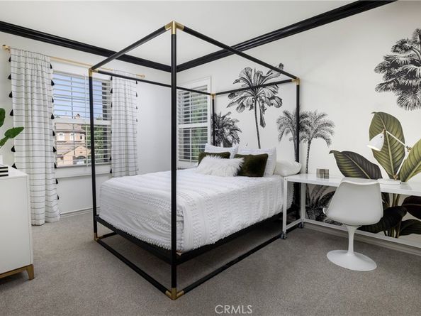 8 Upland, Irvine CA 92602