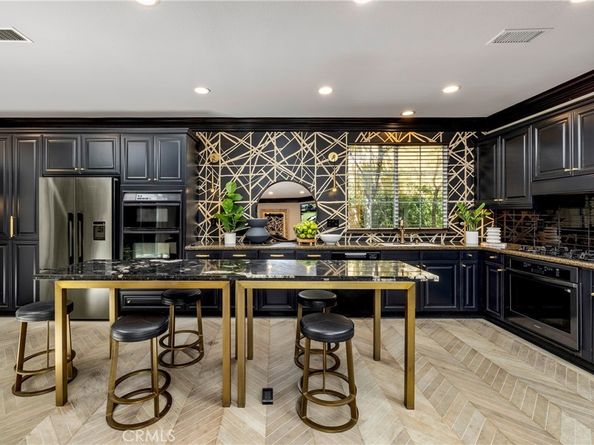 8 Upland, Irvine CA 92602