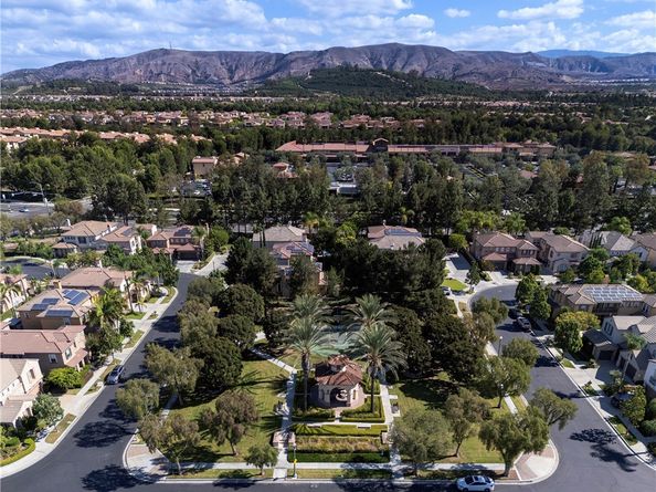 8 Upland, Irvine CA 92602