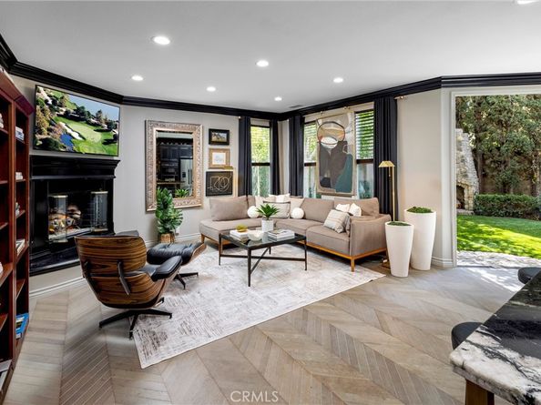 8 Upland, Irvine CA 92602