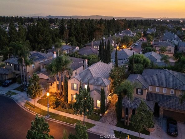 8 Upland, Irvine CA 92602