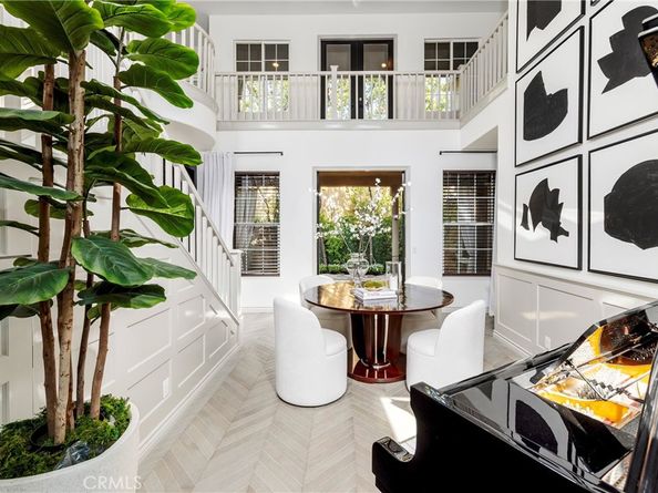 8 Upland, Irvine CA 92602