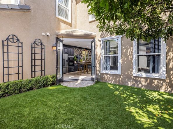 8 Upland, Irvine CA 92602