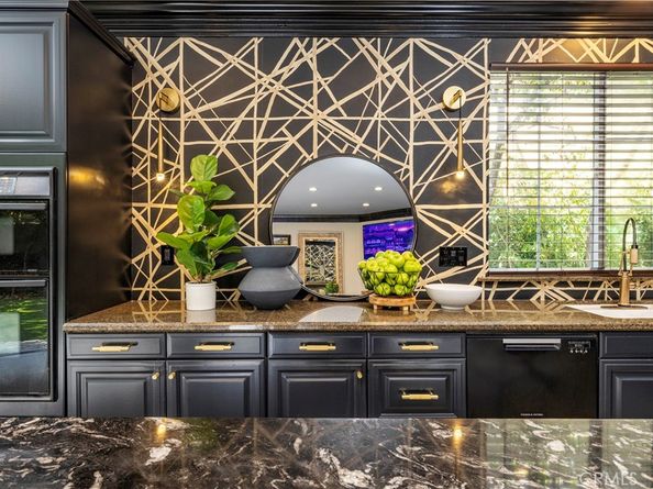 8 Upland, Irvine CA 92602