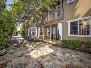 8 Upland, Irvine CA 92602