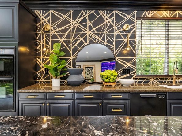 8 Upland, Irvine CA 92602