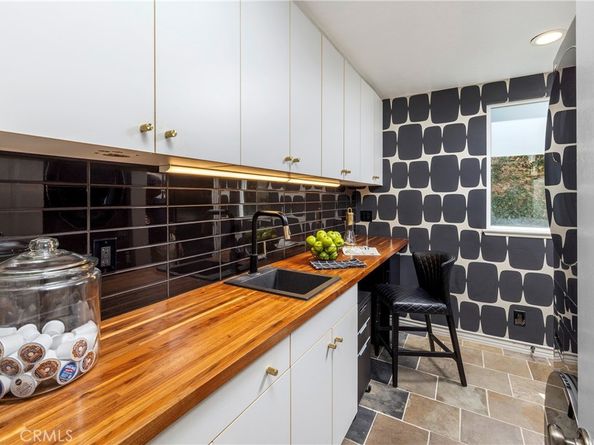 8 Upland, Irvine CA 92602