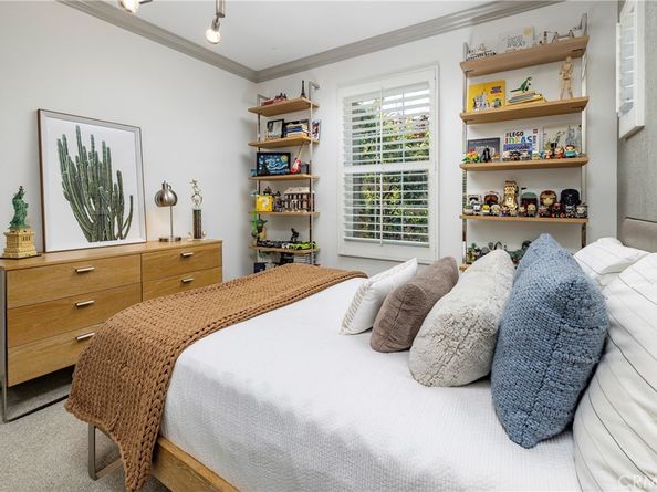 8 Upland, Irvine CA 92602