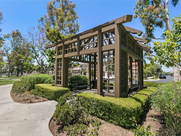 8 Upland, Irvine CA 92602