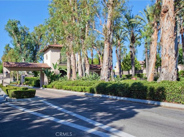 8 Upland, Irvine CA 92602