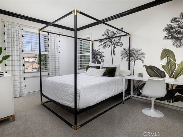 8 Upland, Irvine CA 92602