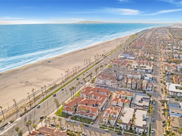1400 Pacific Coast 305, Huntington Beach CA 92648