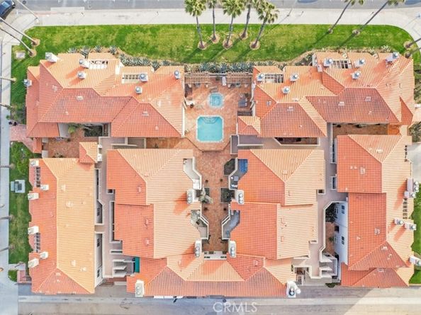 1400 Pacific Coast 305, Huntington Beach CA 92648