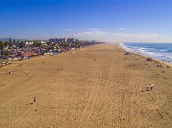 1400 Pacific Coast 305, Huntington Beach CA 92648