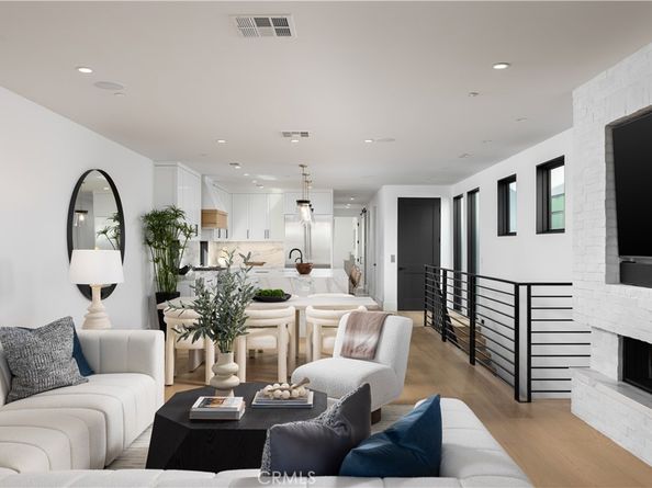 1313 Ocean Avenue, Seal Beach CA 90740