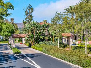 8 Versailles, Irvine CA 92602