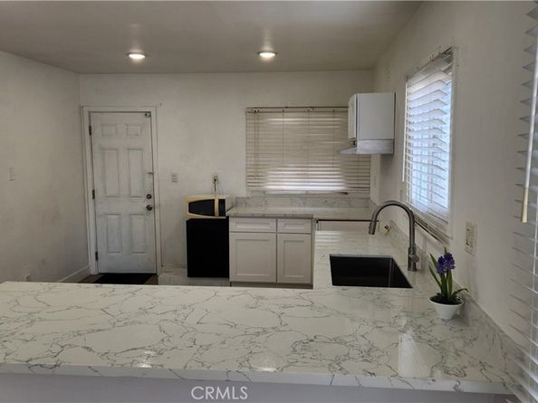 913 S Truro Avenue, Inglewood CA 90301