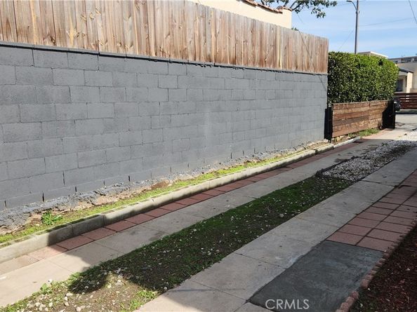 913 S Truro Avenue, Inglewood CA 90301