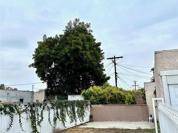 2067 W 65th Place, Los Angeles CA 90047