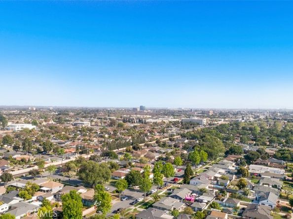 2327 Larchmont Avenue, Santa Ana CA 92706