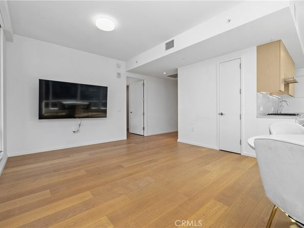877 Francisco Street 728, Los Angeles CA 90017