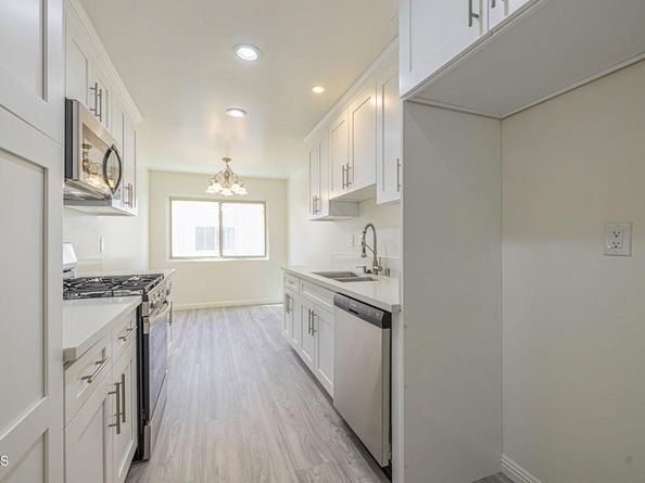 22239 1/4 Erwin Street, Woodland Hills CA 91367