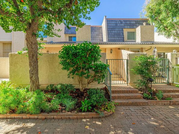 22239 1/4 Erwin Street, Woodland Hills CA 91367