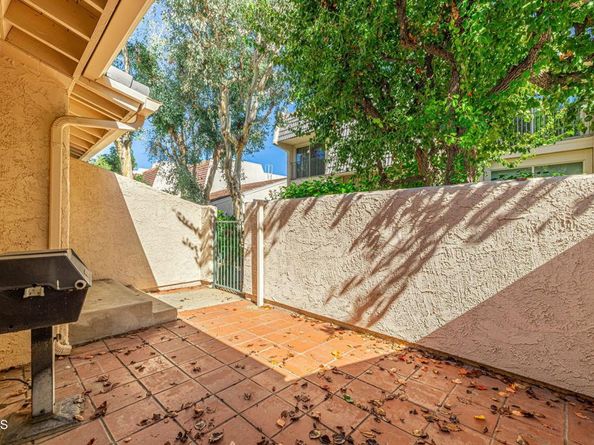 22239 1/4 Erwin Street, Woodland Hills CA 91367