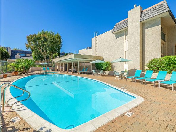 22239 1/4 Erwin Street, Woodland Hills CA 91367