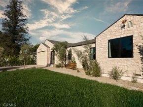 15719 Hartsook Street, Encino CA 91436