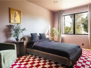 15719 Hartsook Street, Encino CA 91436