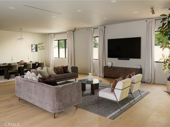 15719 Hartsook Street, Encino CA 91436