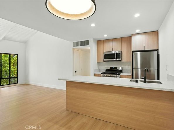 8601 International Avenue 233, Canoga Park CA 91304