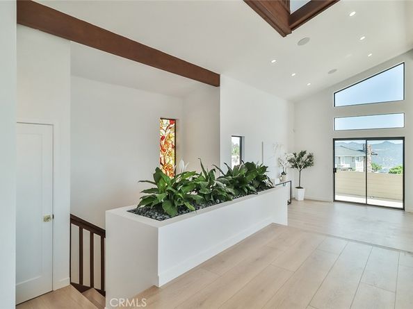 1369 Paseo Redondo, Burbank CA 91501
