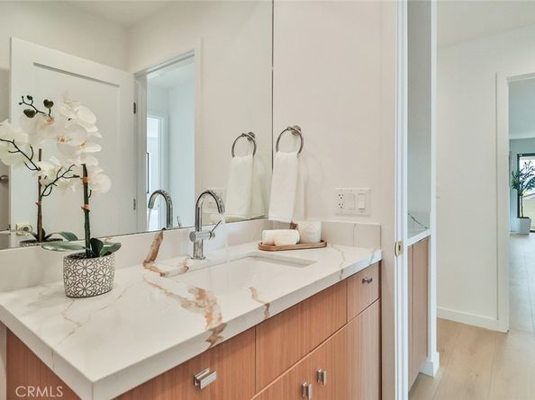 1369 Paseo Redondo, Burbank CA 91501
