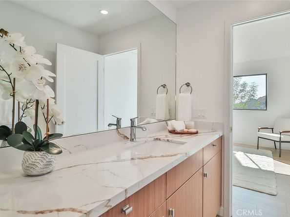 1369 Paseo Redondo, Burbank CA 91501