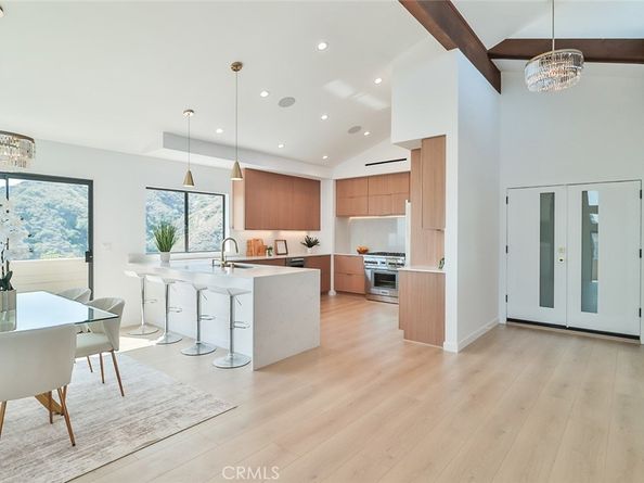 1369 Paseo Redondo, Burbank CA 91501