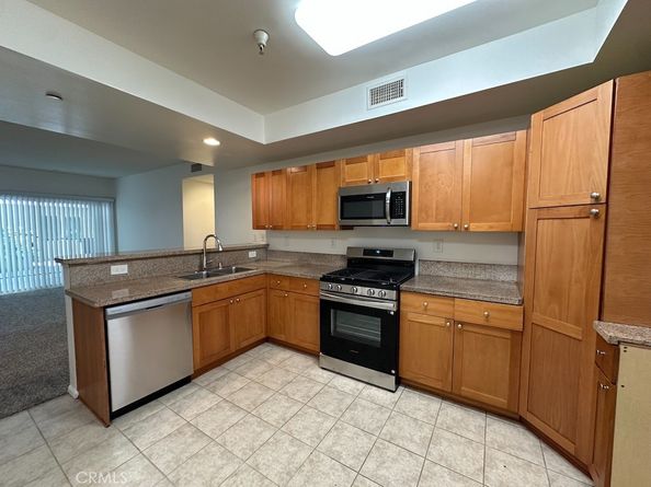 7551 Jordan Avenue 109, Canoga Park CA 91303