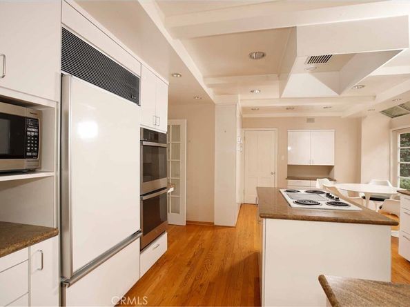 3847 Royal Woods Drive, Sherman Oaks CA 91403