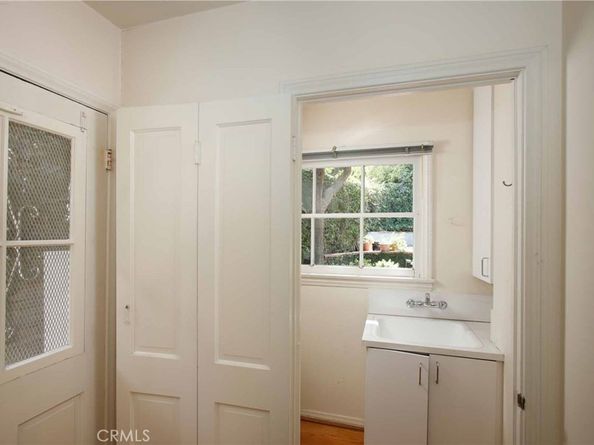 3847 Royal Woods Drive, Sherman Oaks CA 91403