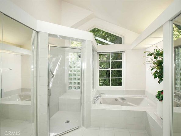 3847 Royal Woods Drive, Sherman Oaks CA 91403