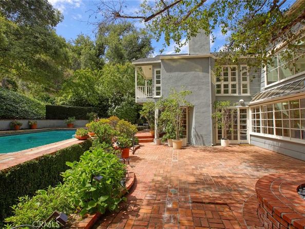 3847 Royal Woods Drive, Sherman Oaks CA 91403