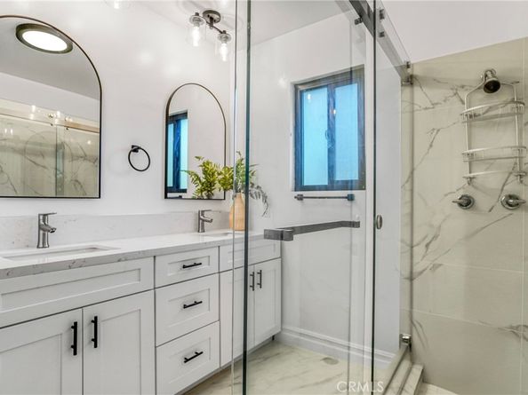 8400 Chimineas Avenue, Northridge CA 91325