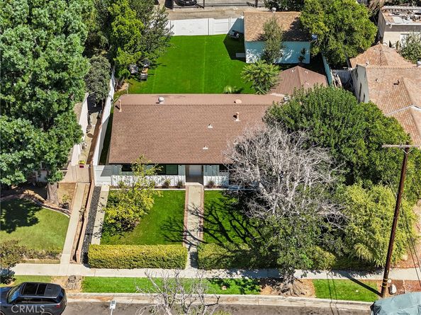 8400 Chimineas Avenue, Northridge CA 91325