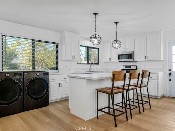 8400 Chimineas Avenue, Northridge CA 91325