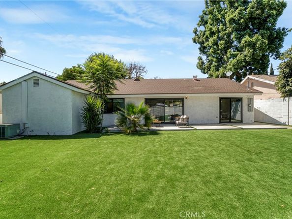 8400 Chimineas Avenue, Northridge CA 91325