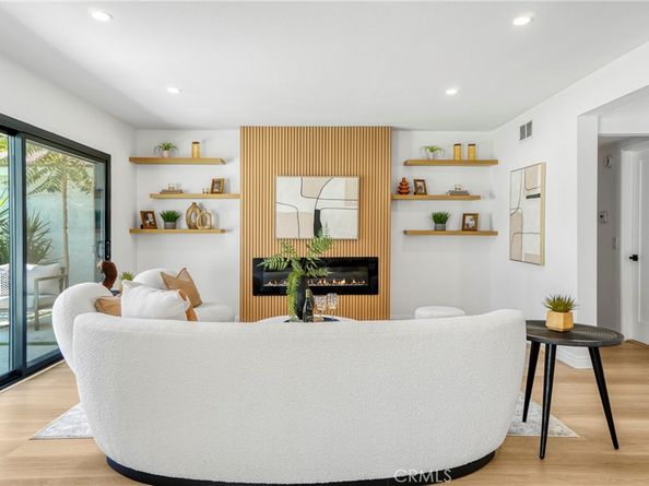 8400 Chimineas Avenue, Northridge CA 91325